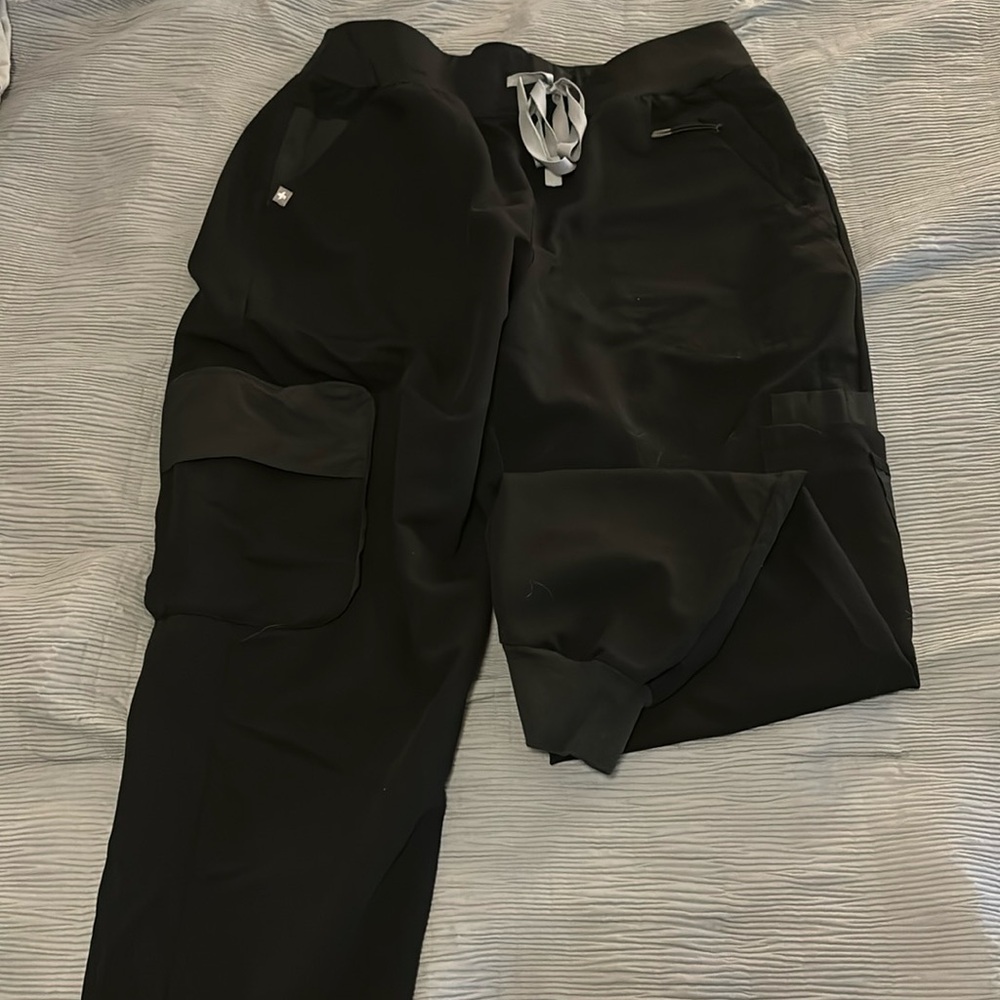 Figs joggers with extra pockets